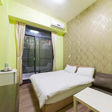 Fengjia Qing Su Homestay Taichung Exterior foto