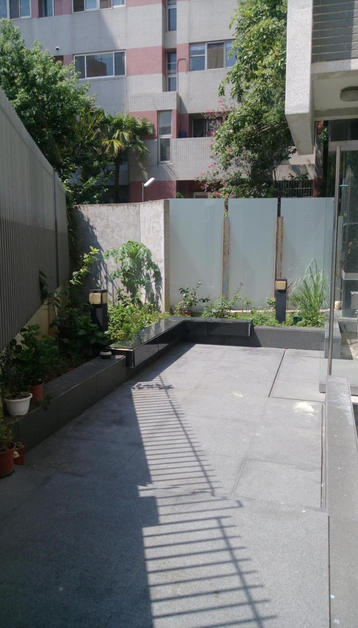 Fengjia Qing Su Homestay Taichung Exterior foto